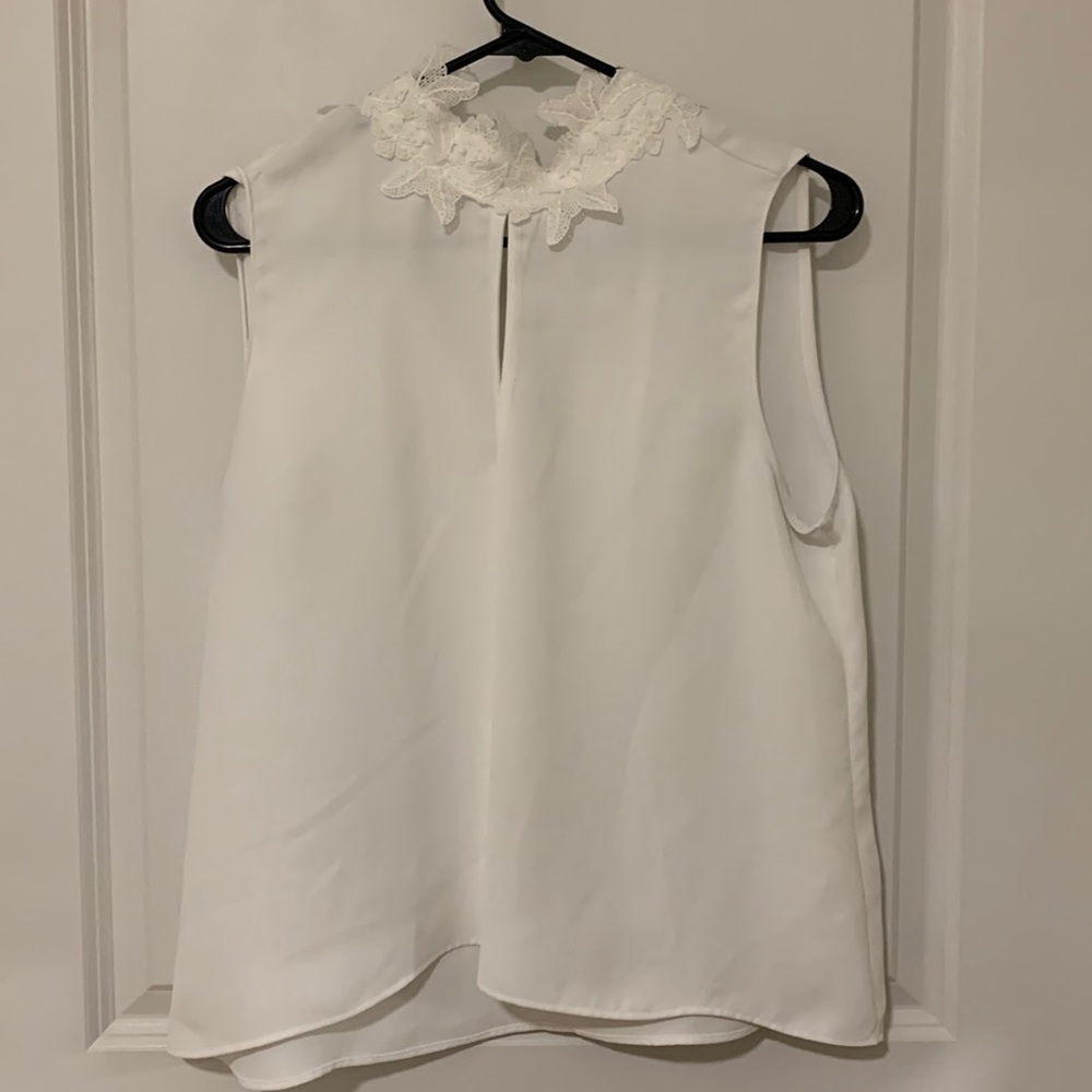 White tank top with detailed neck (size: L)
